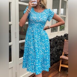 NWOT Floral Blue Aline midi Dress with pockets